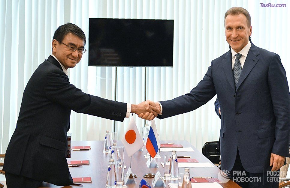 Встреча первого вице-премьера РФ И. Шувалова с главой МИД Японии Т. Коно