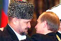 ПУТИН В.В. ОБНИМАЕТ КАДЫРОВА АХМАТА
