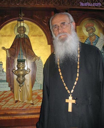 О. Петр Зеленой, клирик Пармского Сергиевского собора у иконы прп. Сергия