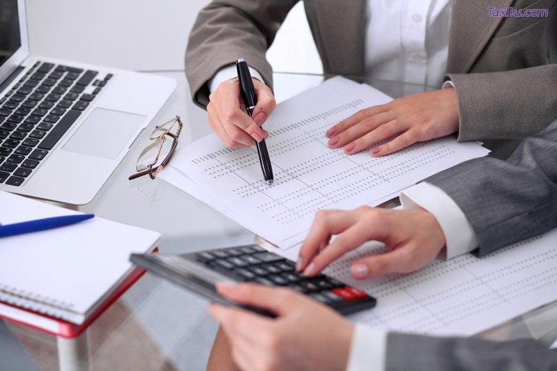 Налоговики будут контролировать движение по банковским картам и счетам