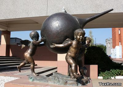 Памятник клизме