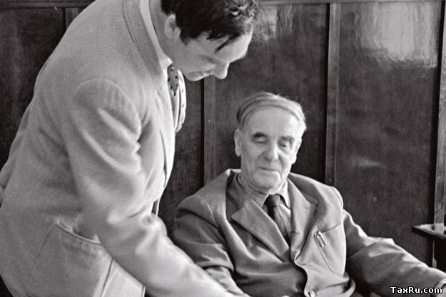 Сергей Капица с отцом, академиком Петром Капицей, 1963 год rep_262_053.jpg Фото: РИА Новости